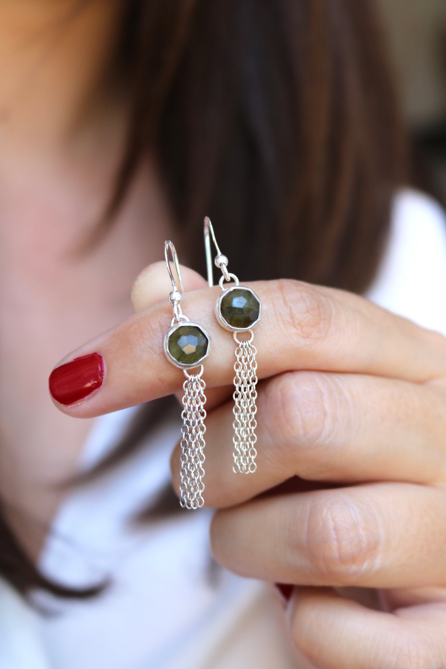 Boucles d'oreilles Anais Naëco bijoux labardorite facette vert pierre naturelle argent recyclé chaine piercing 2