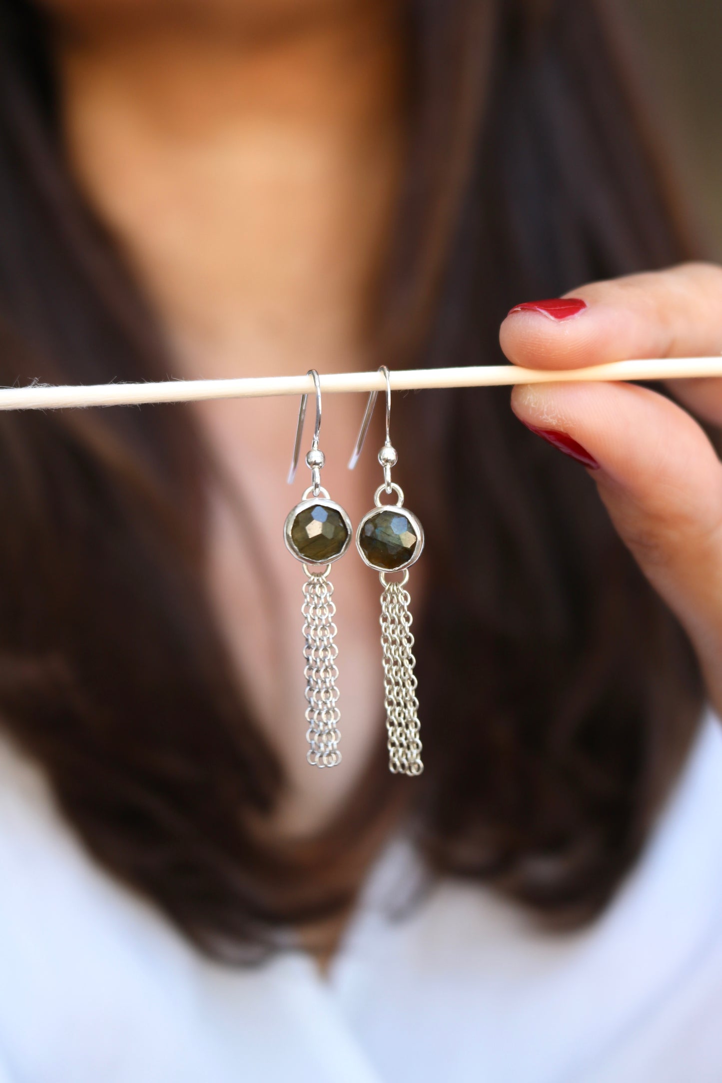 Boucles d'oreilles Anais Naëco bijoux labardorite facette vert pierre naturelle argent recyclé chaine piercing 2