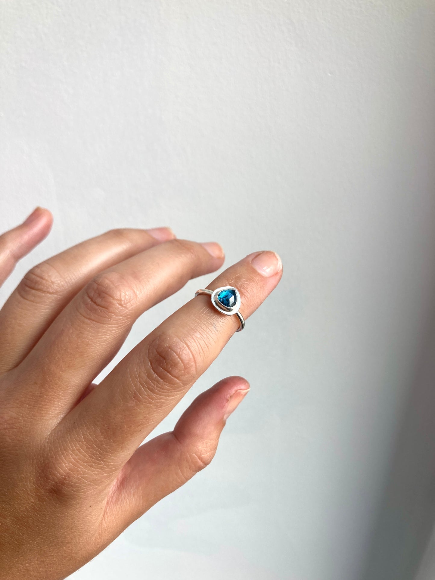 bague la sirene ocean naeco bijoux bleu pierre naturelle kyanite lithothérapie argent recyclé 10