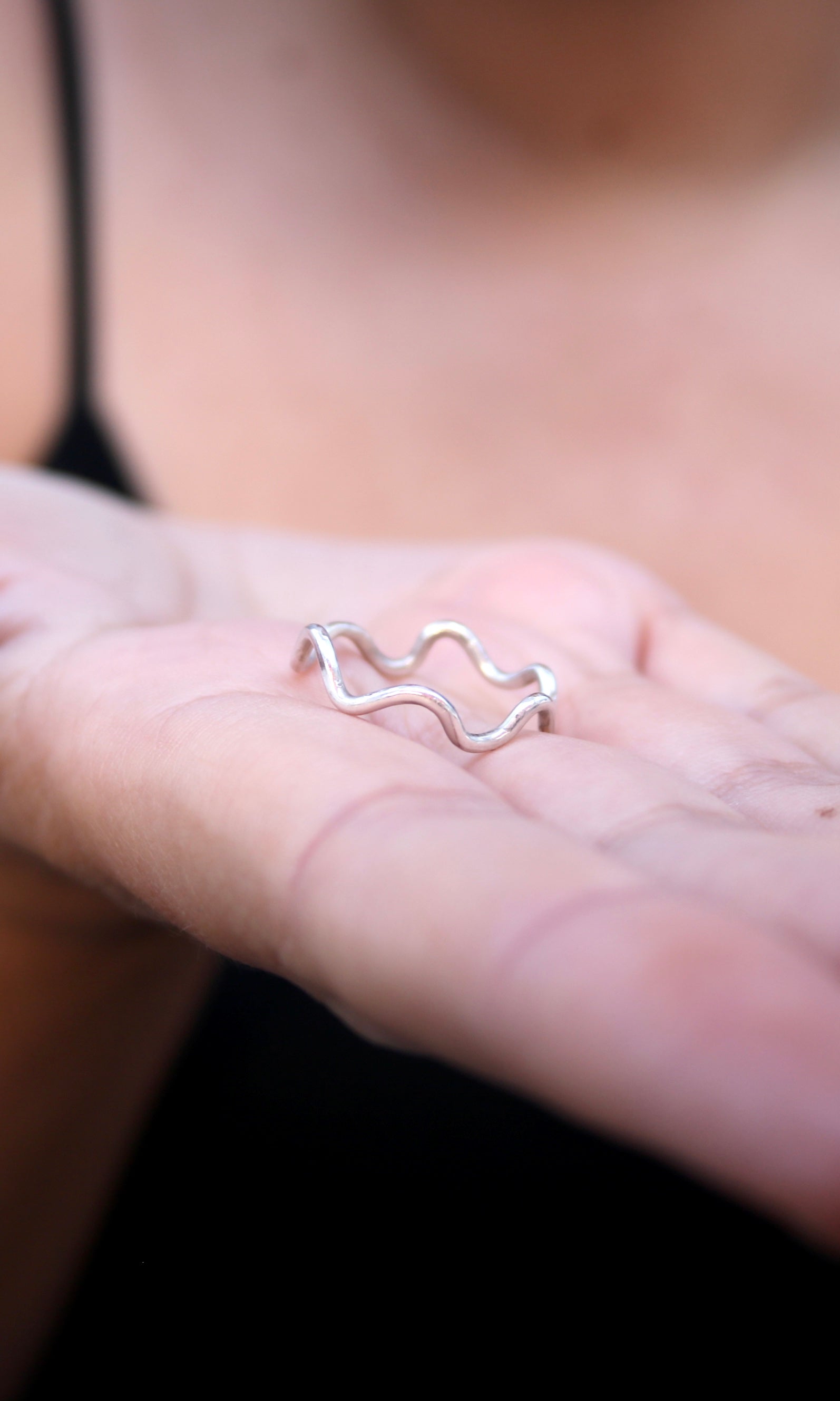 Bague vague en argent sterling, bande sculptée, alliance unique - France Bague vague en argent sterling, bande sculptée, alliance unique - France