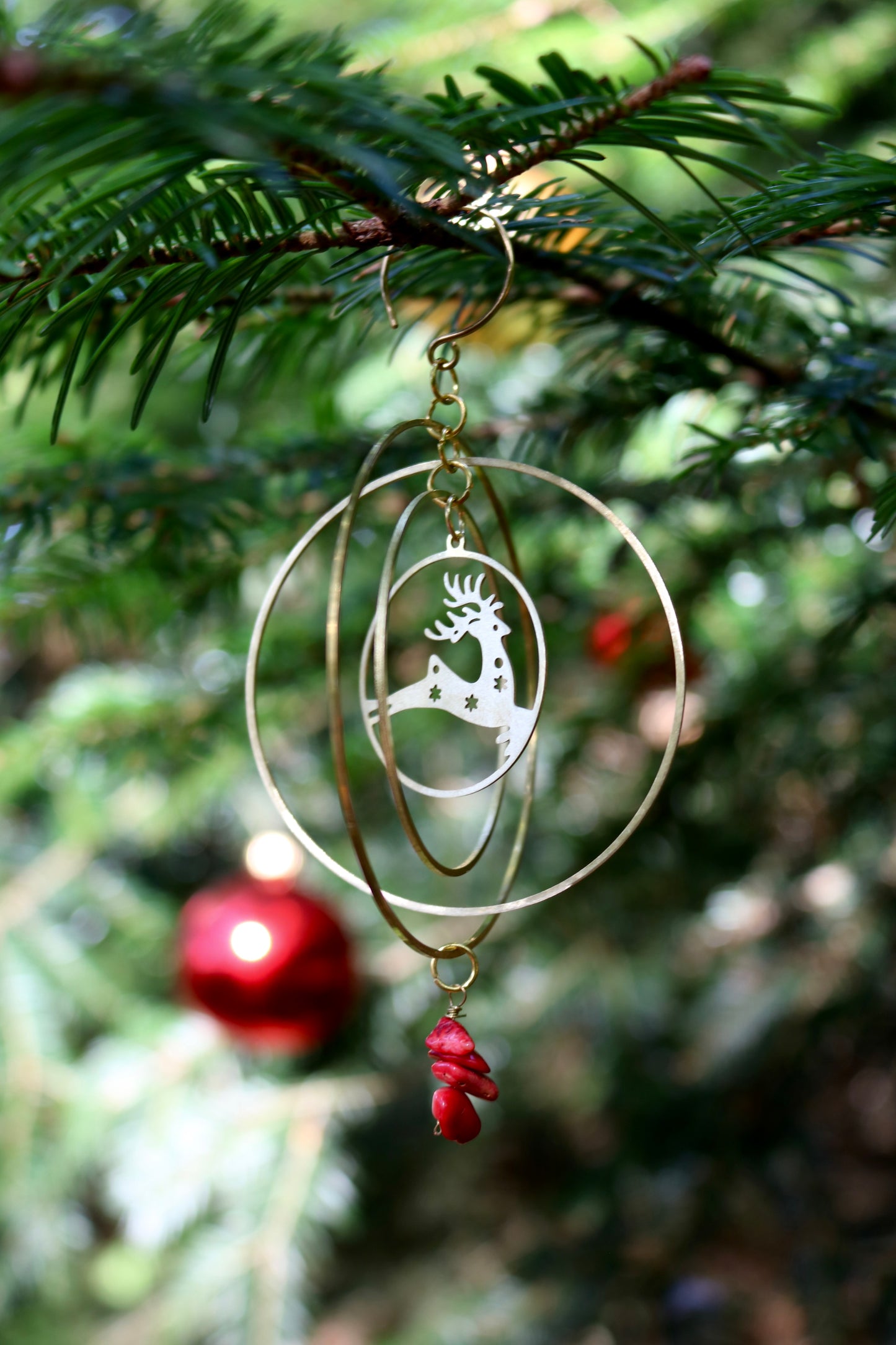 Boule de Noël (Flocon, Renne, sapin, maison, étoile et étoile filante, pierres naturelles)